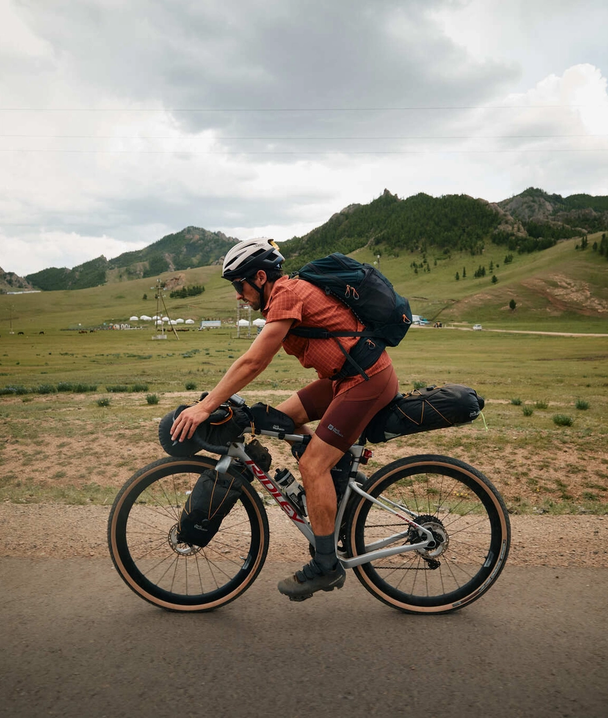 À la recherche de l'âme de la Mongolie lors d'une aventure inégalée en bikepacking
