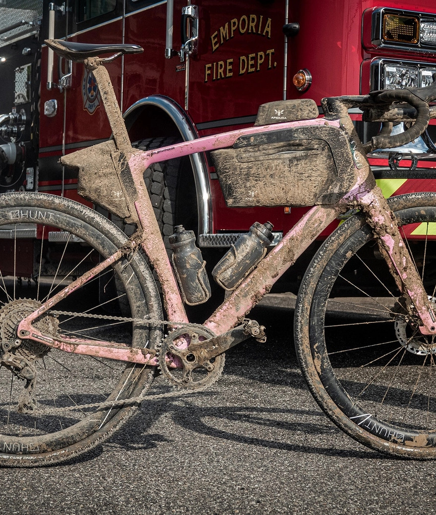 Video: Unbound-Gravel-Rennen auf dem schnellsten Gravelbike der Welt