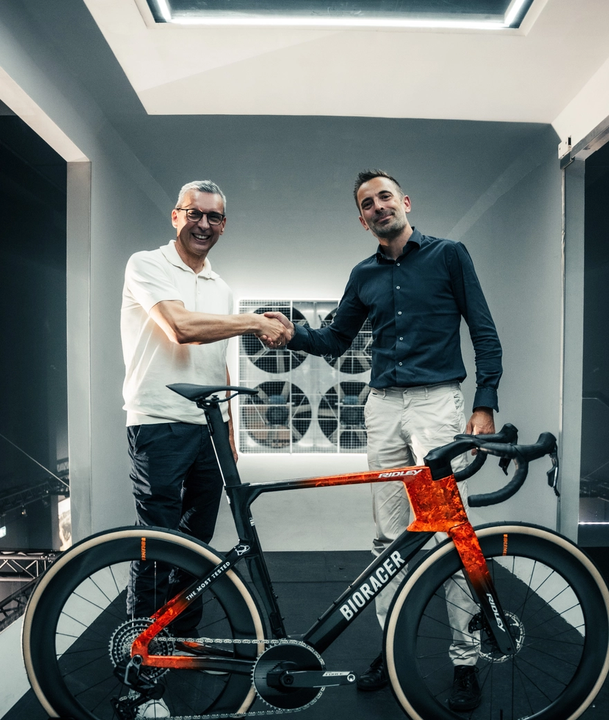 Ridley presents unique Noah Fast to new Bioracer CEO Stefan Venken