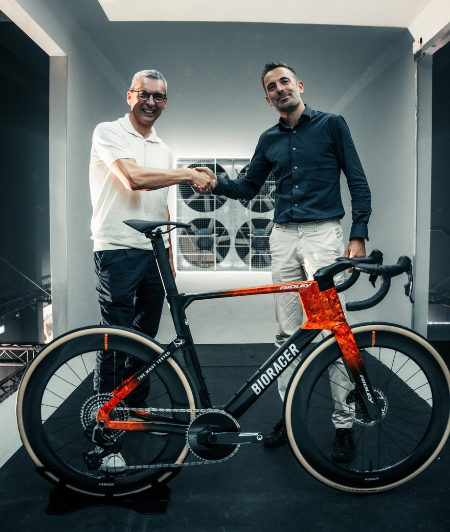 Ridley presents unique Noah Fast to new Bioracer CEO Stefan Venken