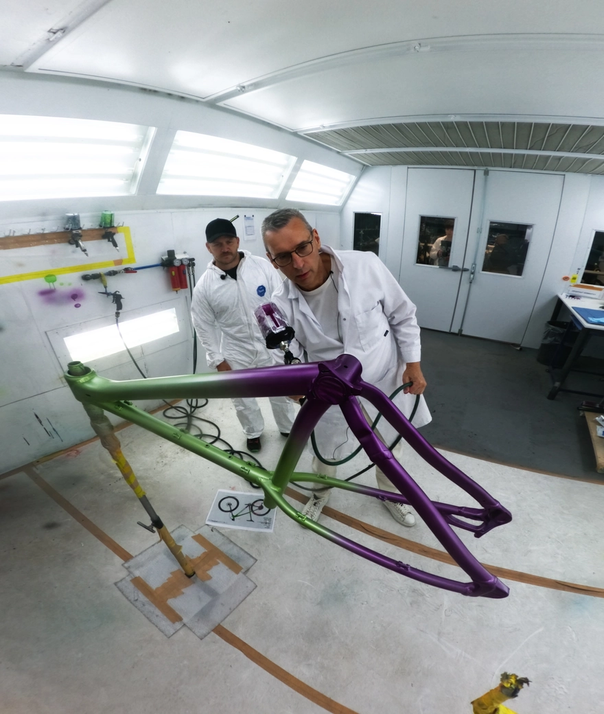 CEO in the paint shop: Jochim Aerts picks up the spray gun himself for unique Nukeproof project