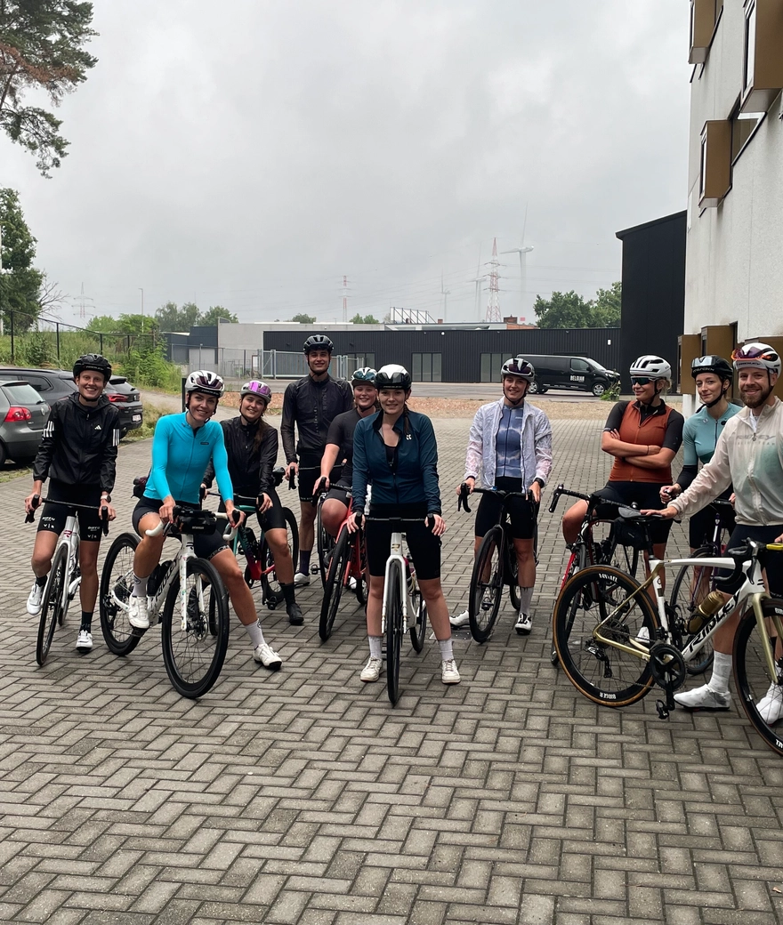 Flandriennes Defy the Rain During Social Ride 'Allez les Femmes'