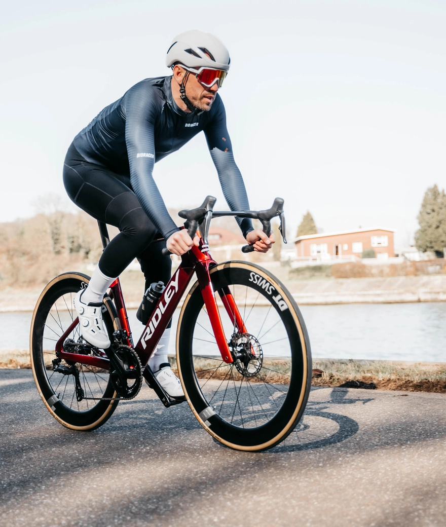 Prueba nuestra Noah Fast durante las Noches de Ciclismo en el Circuito de Zolder