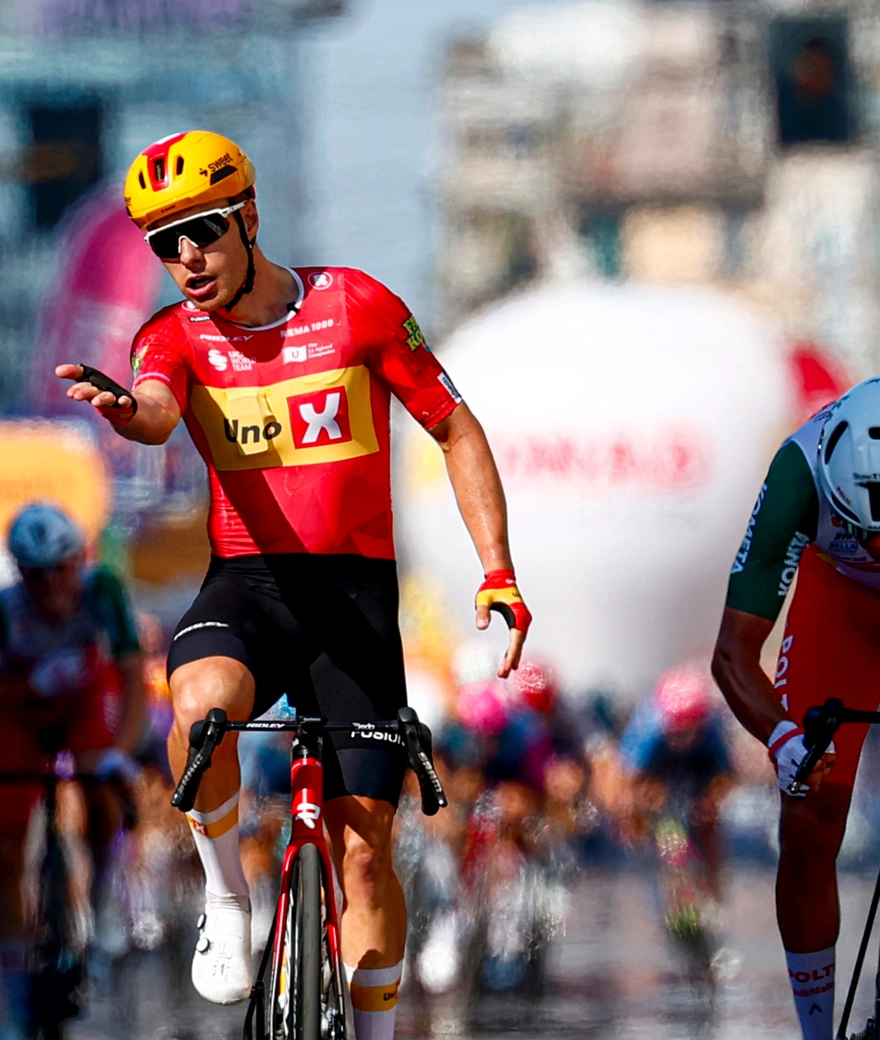 Dversnes Lavik delivers first-ever Giro stage win for Team Uno-X Mobility