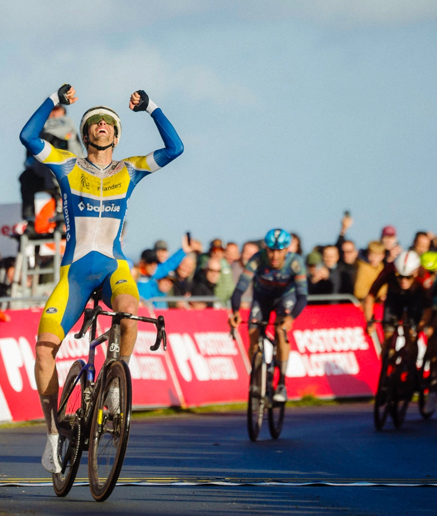 Victor Vercouillie wins with the Eddy Merckx 525R
